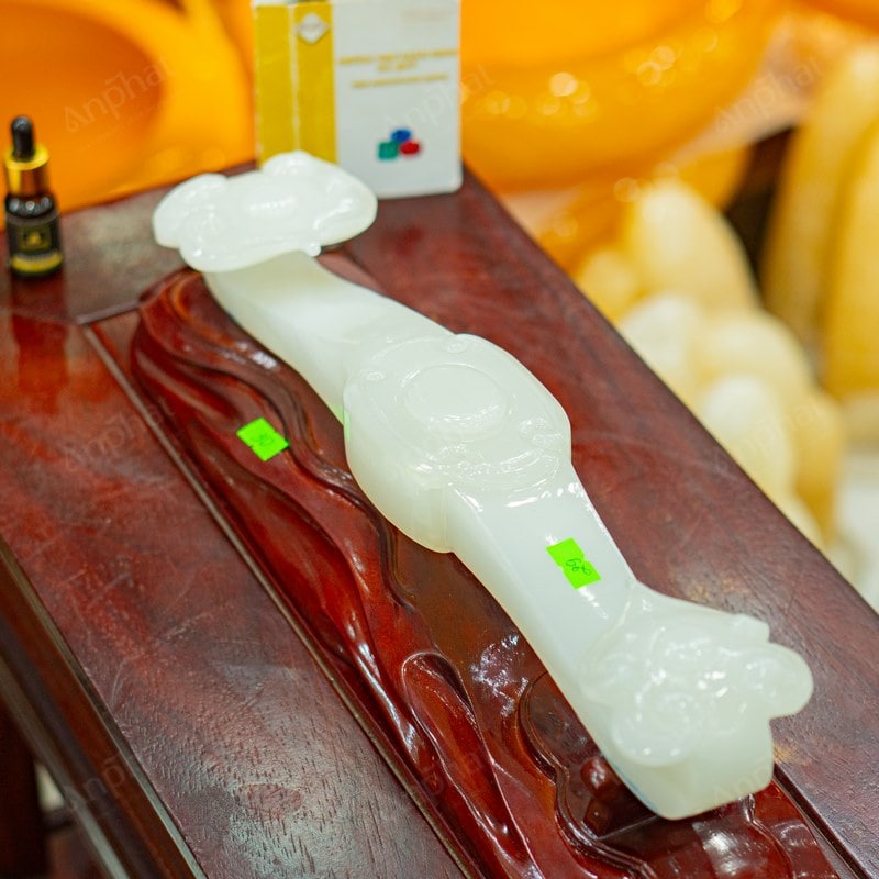 Onyx Trắng chế tác thành Gậy Như Ý, mang năng lượng thanh tịnh, hóa giải năng lượng tiêu cực