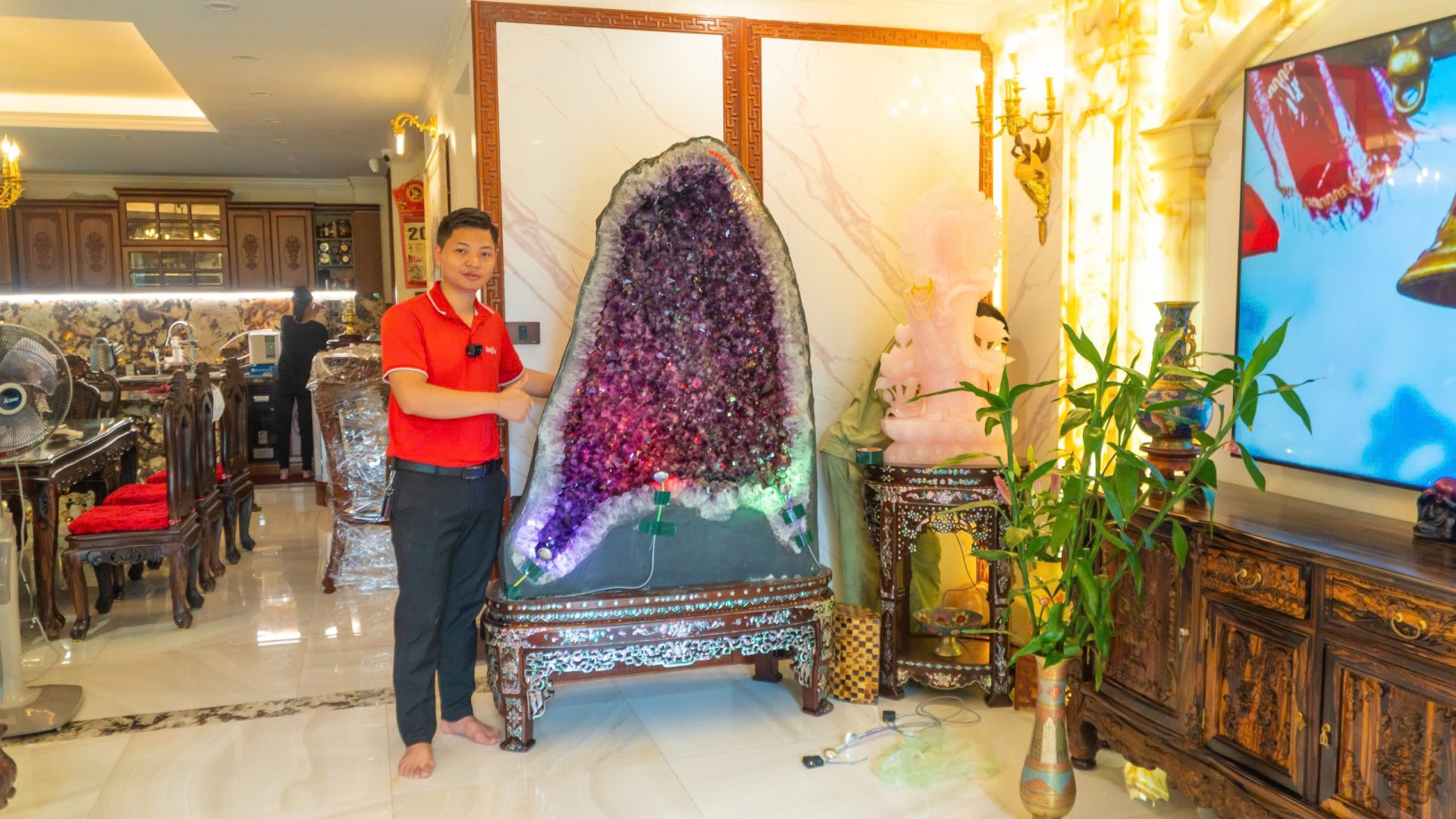 Vẻ đẹp của Hốc Thạch Anh Tím đạt huy chương Vàng