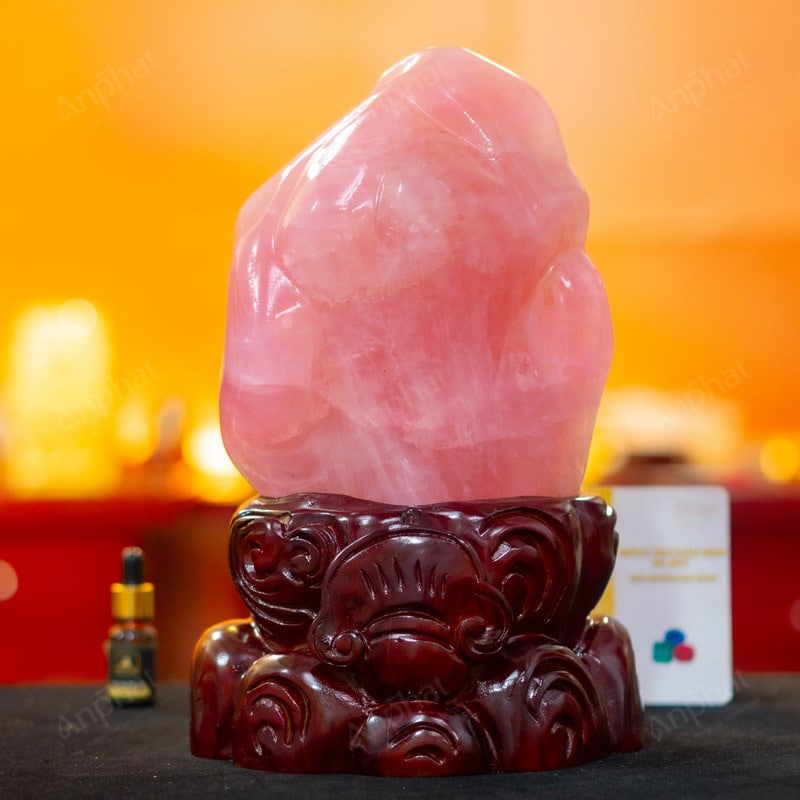 Những vật phẩm phong thủy thường được chế tác từ đá thạch anh hồng