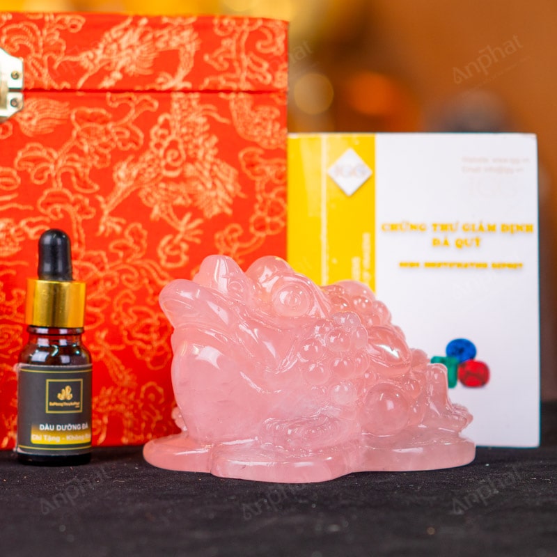 Những vật phẩm phong thủy thường được chế tác từ đá thạch anh hồng