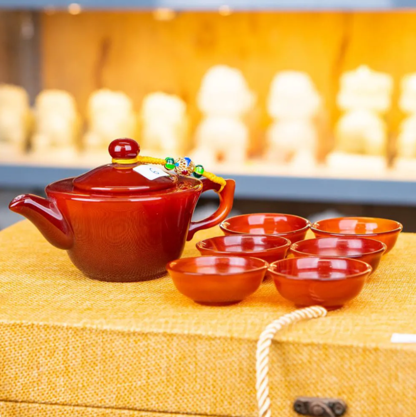 Ảnh cận cảnh Bộ Ấm chén mã nào đỏ