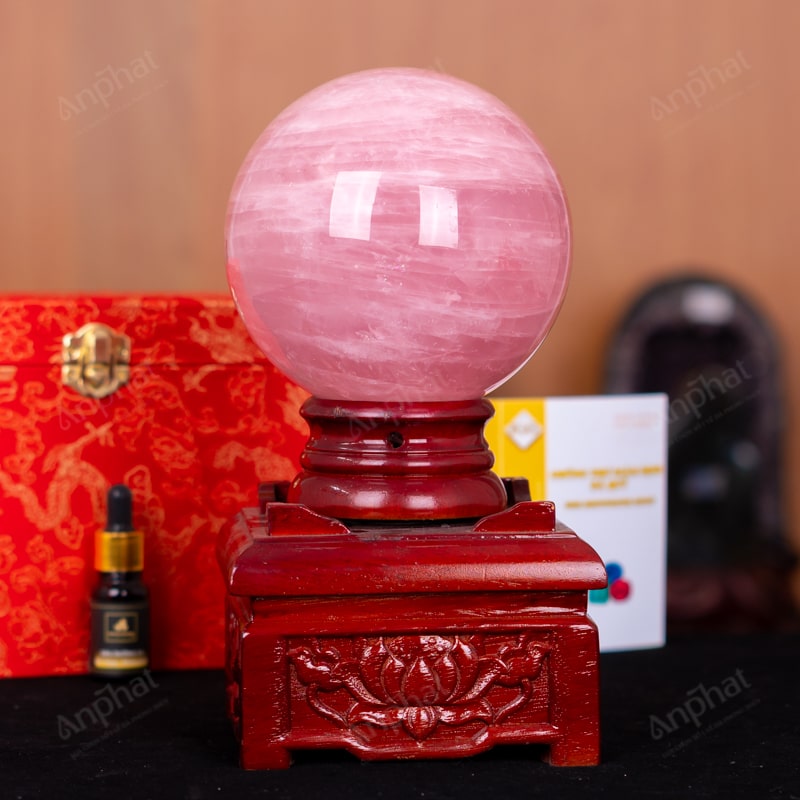 Quả cầu thạch anh hồng thường được đặt trong phòng ngủ
