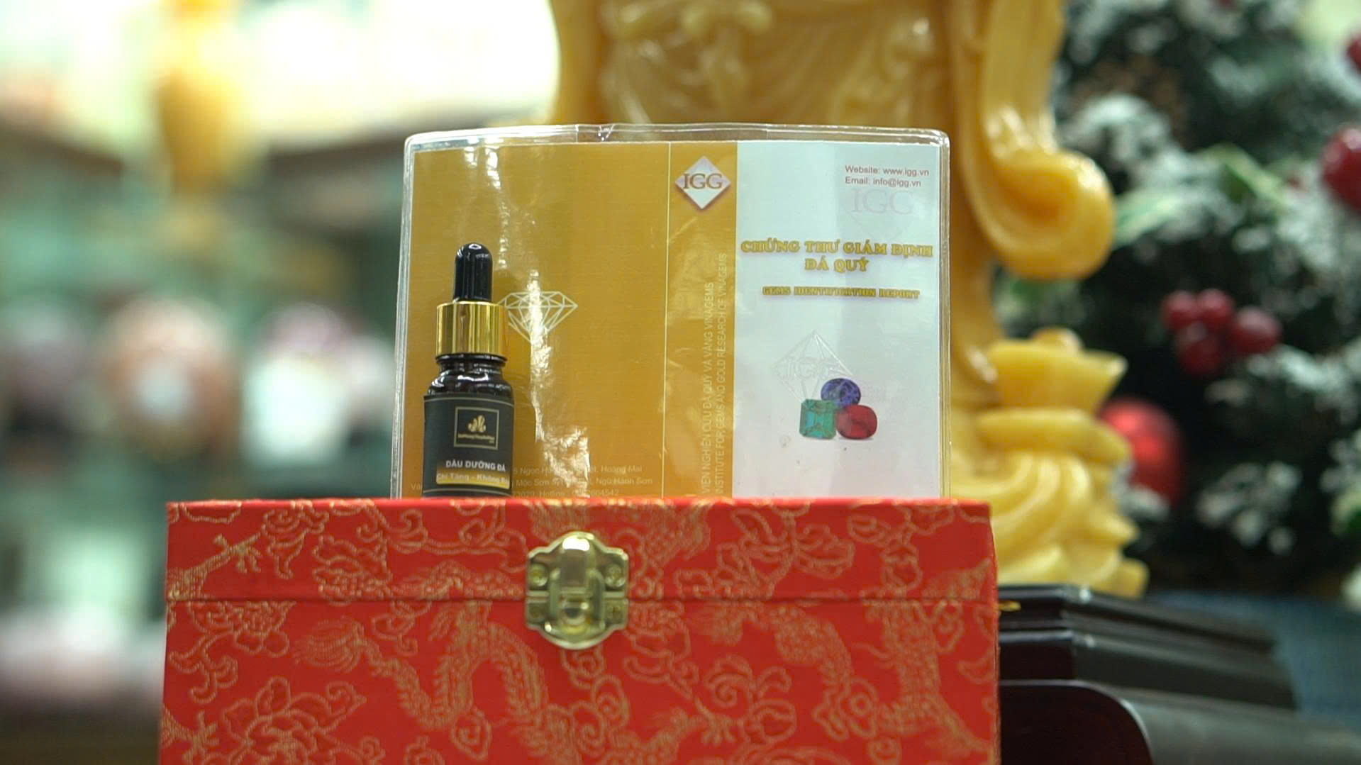 Quá trình kiểm định đá quý đòi hỏi công nghệ hiện đại và chuyên môn sâu để đánh giá chính xác