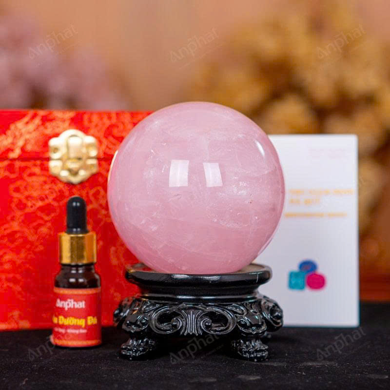 Thạch Anh Hồng hỗ trợ kết nối cảm xúc, tạo sự dễ chịu trong giao tiếp và cải thiện các mối quan hệ nơi công sở