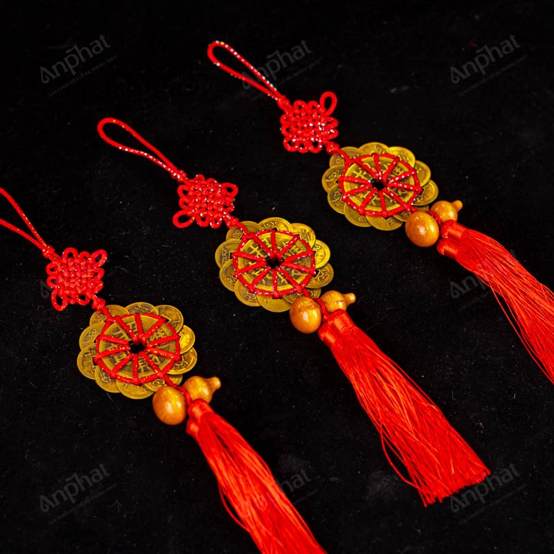Đồng Xu Hoa Mai treo trong nhà giúp ổn định năng lượng, giữ vững thịnh vượng