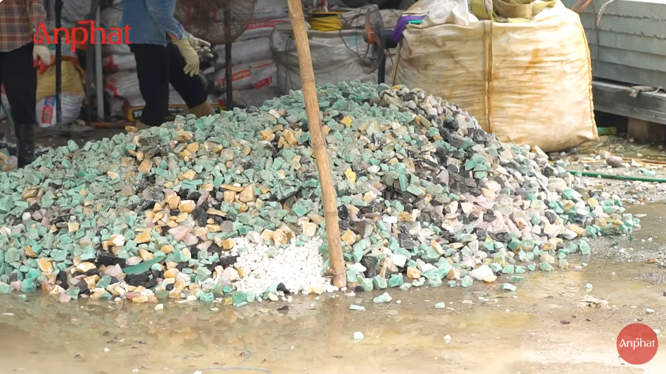 Đá phong thủy An Phát uy tín cung cấp đá thạch anh vụn, hướng dẫn rải đá và hỗ trợ tư vấn chuyên gia