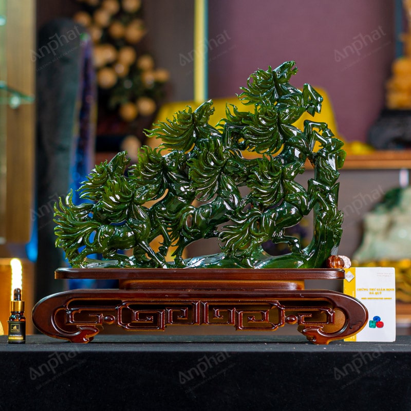 Mã Đáo Thành Công Ngọc Serpentine tượng trưng cho may mắn, sức mạnh bền bỉ và thành công rực rỡ trong công việc, kinh doanh