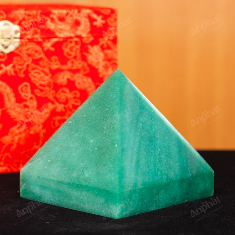 Kim Tự Tháp Thạch Anh Xanh 1A 1,98kg 031-0931A-1,98