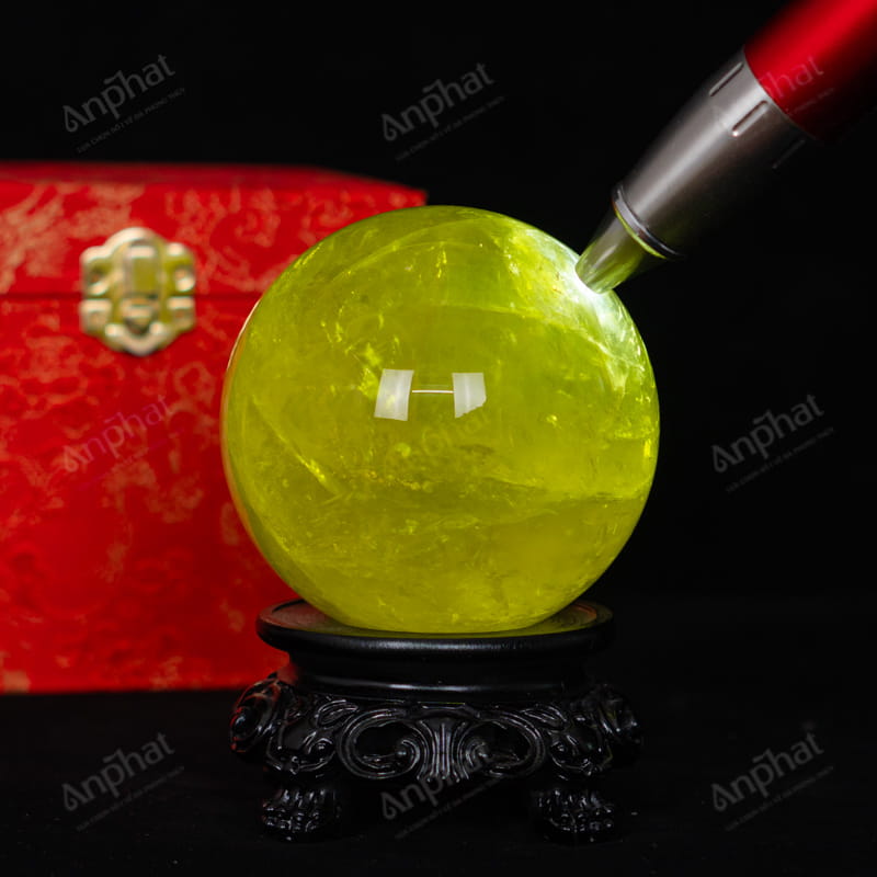 Quả Cầu Thạch Anh Vàng 6A Có Sao 1,1kg 012-0916A-1,1