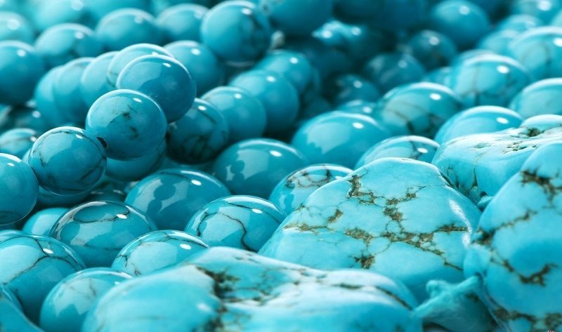 Màu xanh nhạt của nó đã làm cho ngọc lam được ưa chuộng ngay từ trong các nền văn hóa thời Thượng cổ