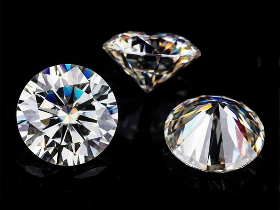 Đá Moissanite sở hữu vẻ đẹp rực rỡ, độ sáng vượt trội và độ cứng cao