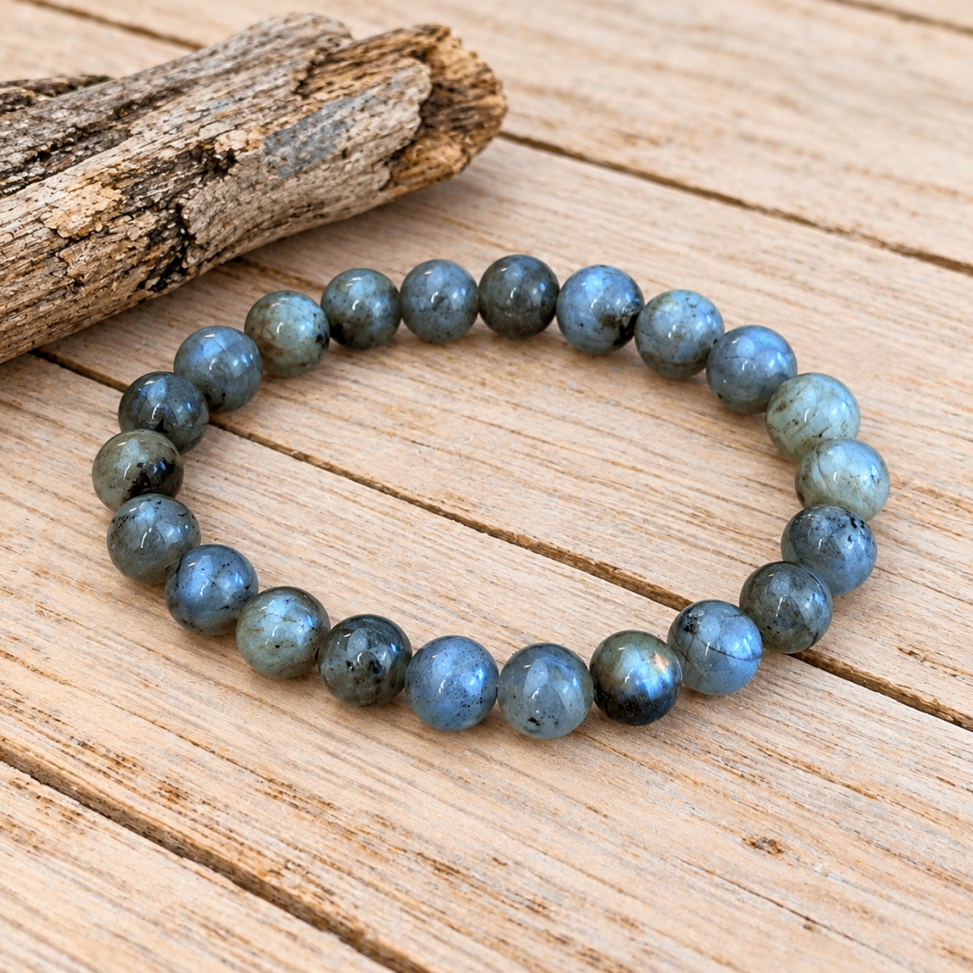 Vòng tay Labradorite xám xanh thanh lịch, điểm ánh xanh nhẹ nhàng theo góc nhìn