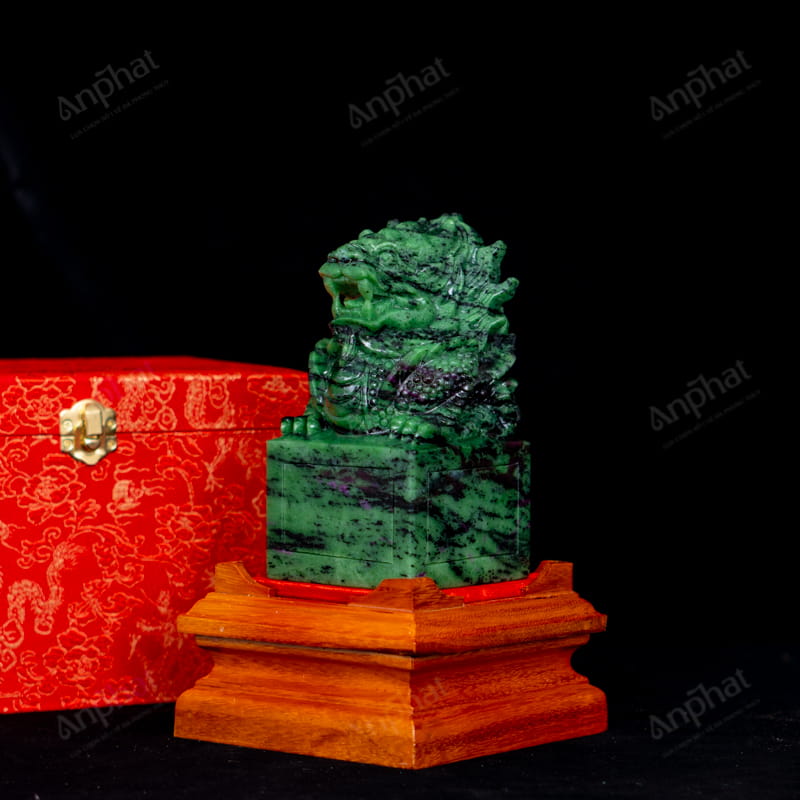 Ấn Rồng Ruby Nam Phi (Zoisite) 2A 2,4kg 015-1442A-2,4